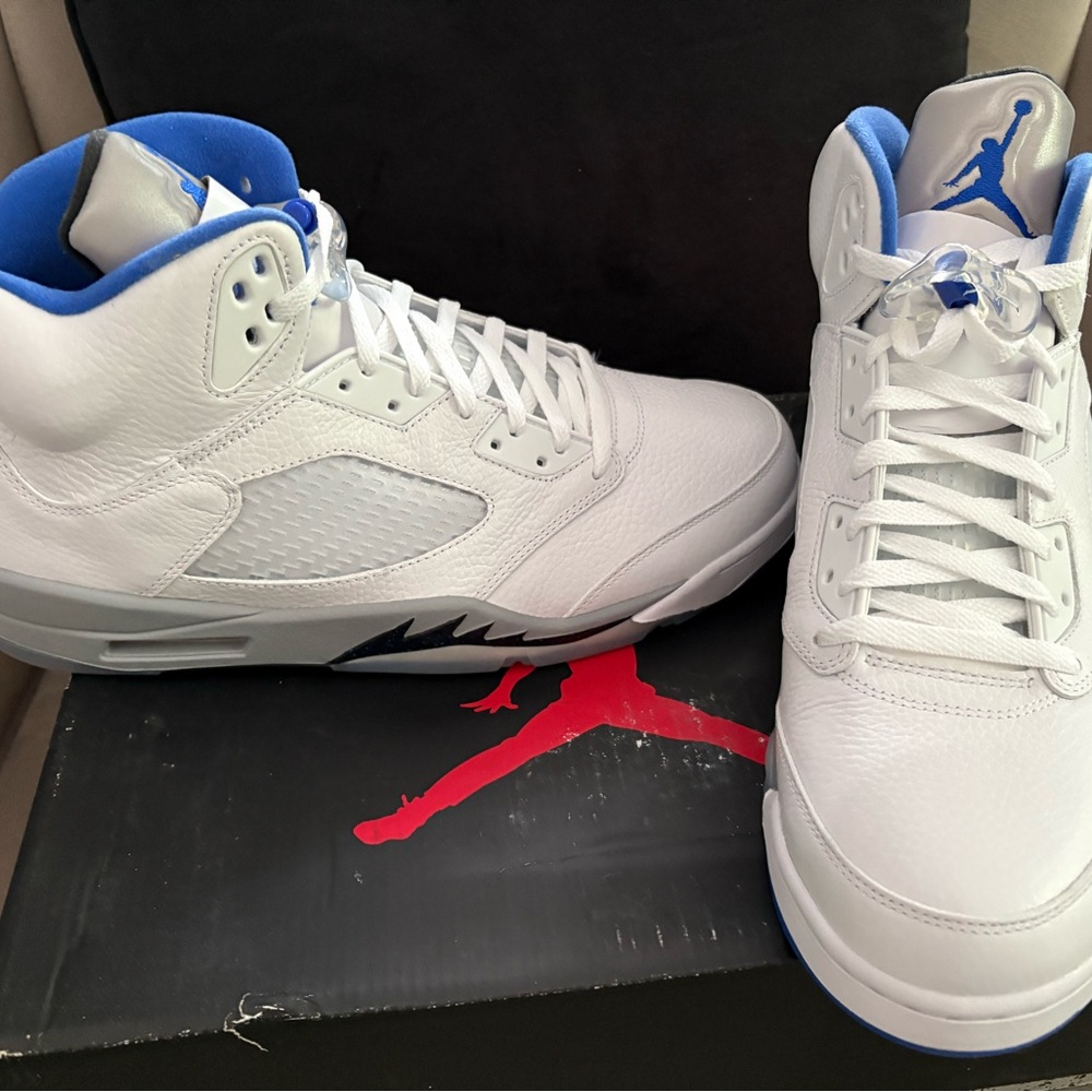 Jordan 5 Retro Men's White and Blue High-Top Sneakers